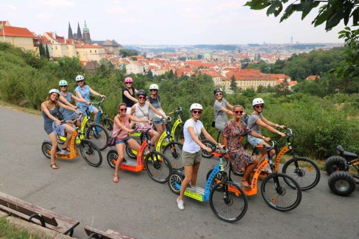 180 Min Grand Private City Tour on E-Scooter - Language Options and Private Group Experience
