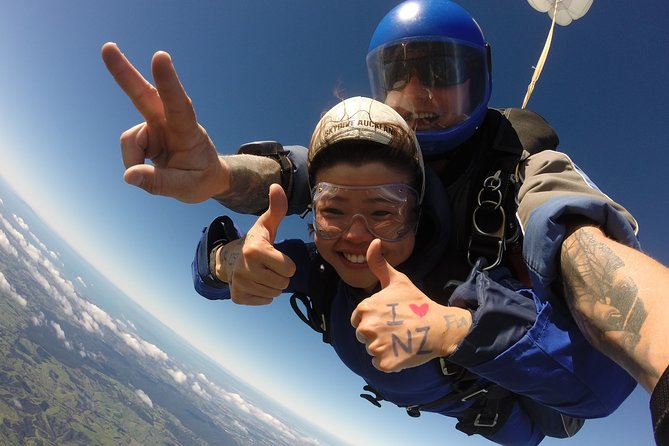 18,000 Feet Tandem Skydive Adventure Private Tour in Auckland - What to Bring and Wear