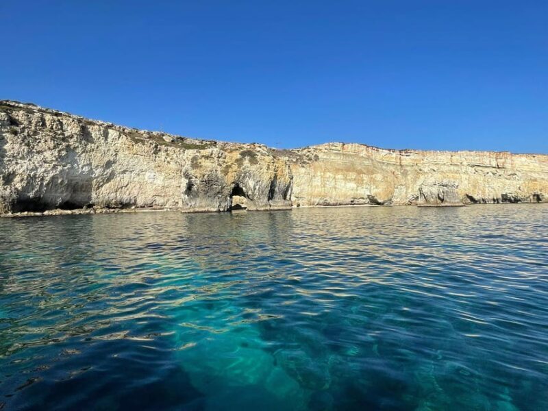 2.5-HOUR BOAT TOUR ORTIGIA+SEA CAVES+PILLIRINA+FRUIT DRINK - Good To Know