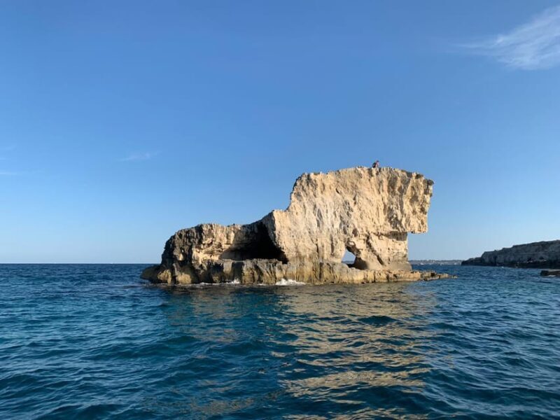 2.5-HOUR BOAT TOUR ORTIGIA+SEA CAVES+PILLIRINA+FRUIT DRINK - Who Would Love This Tour?