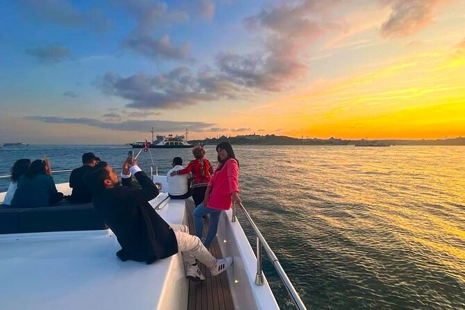 2.5-Hour Bosphorus Sunset Sightseeing Cruise by Luxury Yacht - Complimentary Drink and Turkish Treats