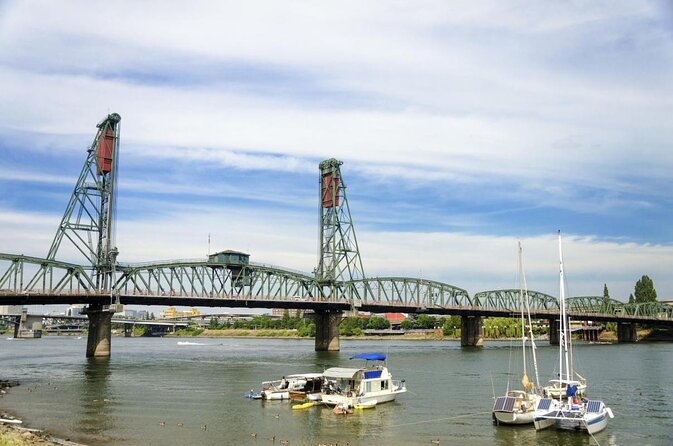 2.5-hour Dinner Cruise on Willamette River - Sunset Dinner Cruise Experience