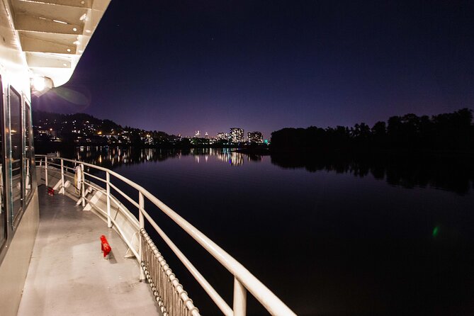 2.5-hour Dinner Cruise on Willamette River - The Sum Up