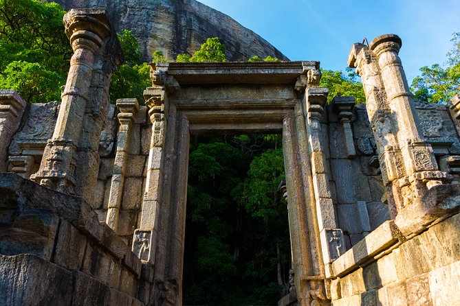 2 Ancient Kingdoms From Kandy - Meeting and Pickup