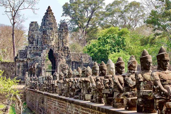 2-Day Angkor Wat, Ta Prohm, Bayon Temples & Tonle Sap Lake Tour - Floating Villages of Tonlé Sap
