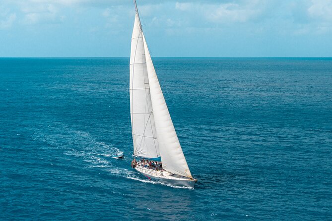 2-Day Boat With British Defender - Boat Features