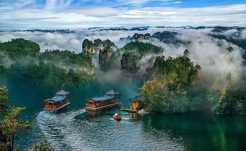 2-Day Classic Zhangjiajie: National Park, Glass Bridge, and Tianmen Mountain (Boutique Small Group Tour) - Why the small group and guide matter