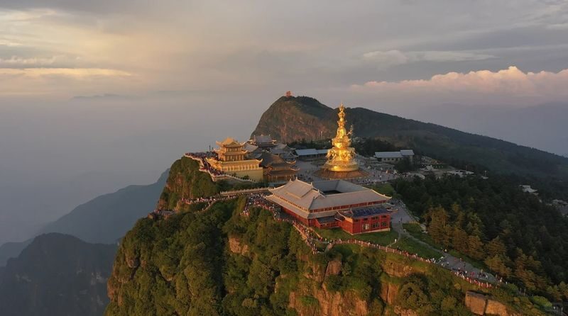 2-Day Cultural Tour of Leshan and Mount Emei, including City Highlights - The opera dinner is a bonus, not the core promise