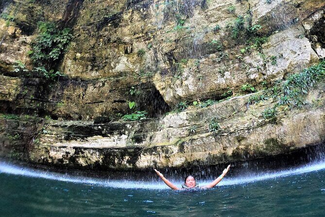 2-Day Deluxe Tour: Tulum and Chichén Itzá - Transportation & Group Size