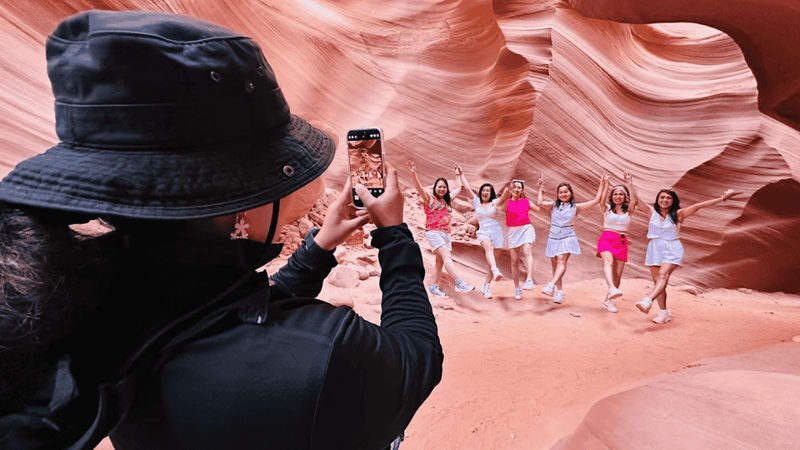 2-Day Grand Canyon, Lower Antelope Canyon & Zion Tour - Day two: Lower Antelope Canyon, Horseshoe Bend, and Zion