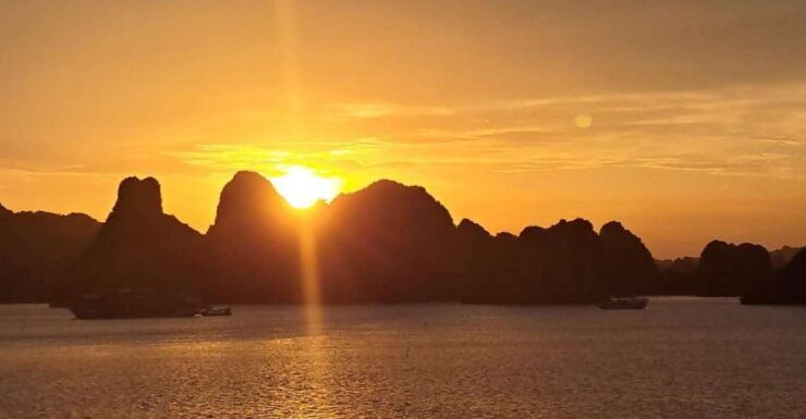 2-Day Hoa Lu, Trang An, Mua Cave & Ha Long Bay Cruise - Experience Highlights