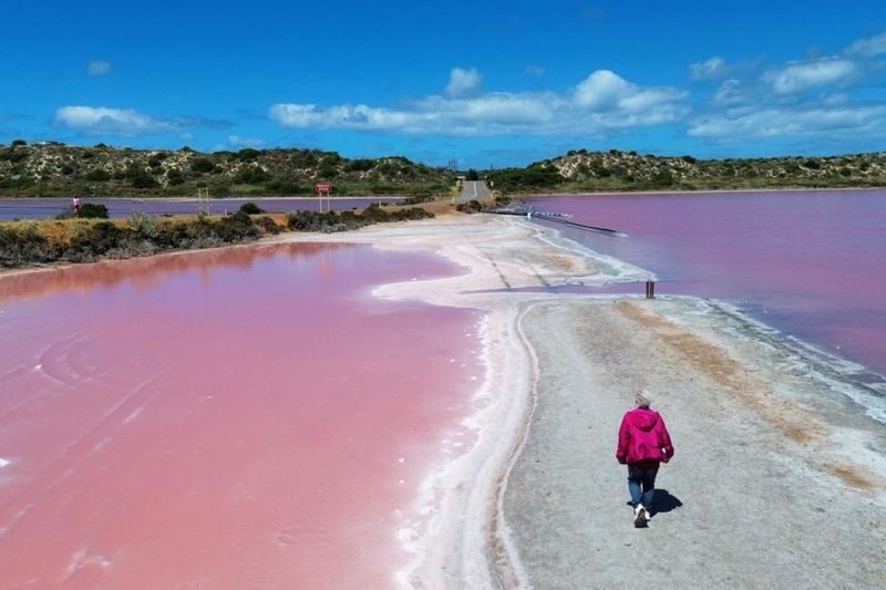 2-Day Hutt Lagoon with Chinese Guide Small Group Tour - Day two: Hutt Lagoon and the Pinnacles