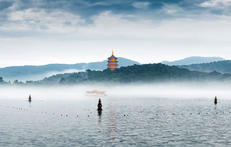 2-Day In-depth Tour of Hangzhou/Suzhou + Wuzhen, Jiangnan - Hangzhou: West Lake and Leifeng Pagoda