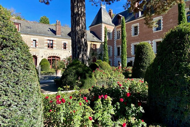 2-Day Private Loire Valley Castles Trip by Minivan With Wine Tasting - Loire Valley Castles Visited