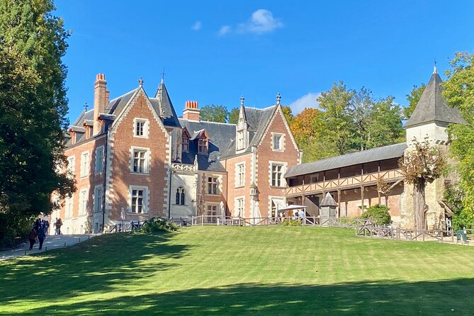 2-Day Private Loire Valley Castles Trip by Minivan With Wine Tasting - The Sum Up
