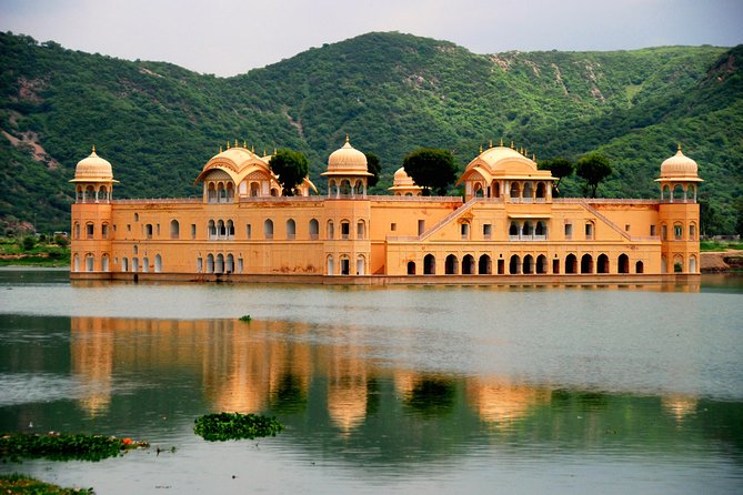 2-Day Private Tour of Jaipur From Delhi: City Palace, Hawa Mahal and Amber Fort - Historical Architecture Exploration