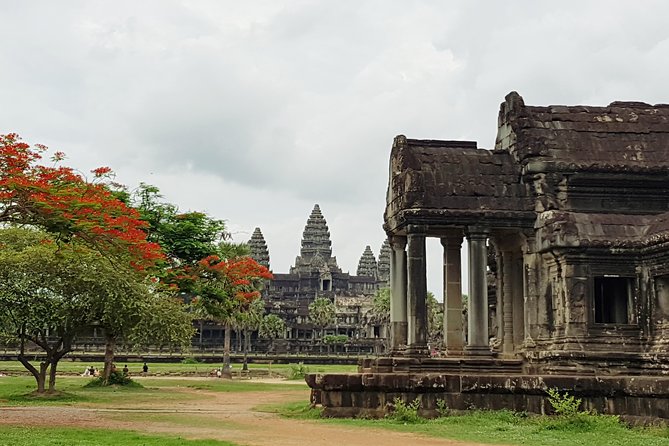2 Day Private Tour: Small Tour, Big Tour, Sunrise and Sunset,Floating Village. - Day 1: Small Tour and Sunrise at Angkor Wat
