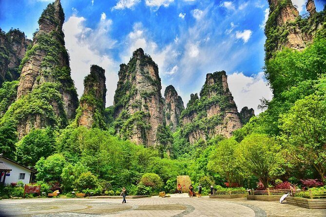 2-Day Private Tour to Zhangjiajie from Shanghai by Air with Accommodation - Discovering Zhangjiajie in Style: A 2-Day Private Tour from Shanghai