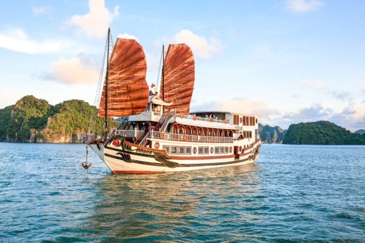 2-Day Royal Palace Ha Long Bay & Ti Top Island Cruise - Activity Highlights