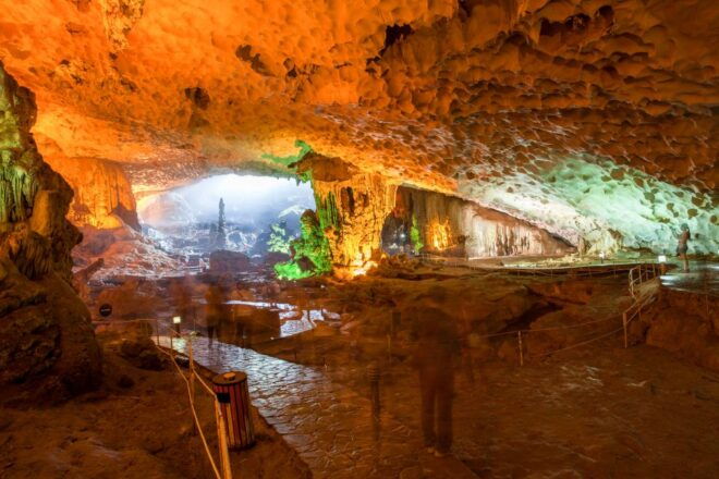 2-Day Royal Palace Ha Long Bay & Ti Top Island Cruise - Day 2: Sunrise and Cave Visit