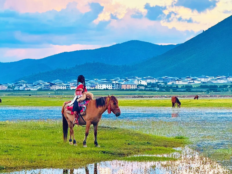 2-Day Small Group Tour to Lijiang Tiger Leaping Gorge and Pudacuo National Park - Meals that bring you closer to local life