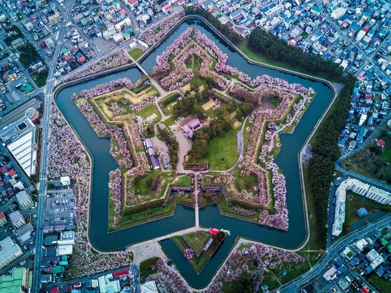 2-Day Tour from Sapporo: Lake Toya & Hakodate Popular Attractions Exploration - The guide can shape the trip