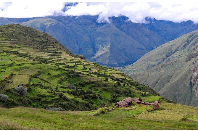2 - Day Tour Hike to Huchuy Cuzco With Machu Picchu - Overnight Accommodation
