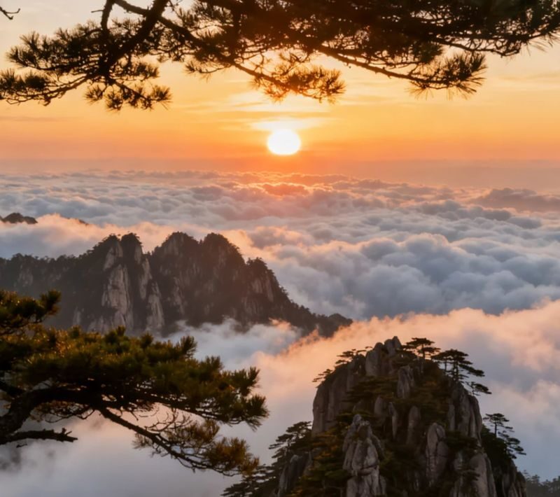 2-Day Tour of Anhui Mount Huangshan Scenic Area (Off-peak afternoon ascent + stay at the summit hotel to watch the evening glow and sunset + Guest-Greeting Pine + Bright Summit) - Bright Summit and the mountain views