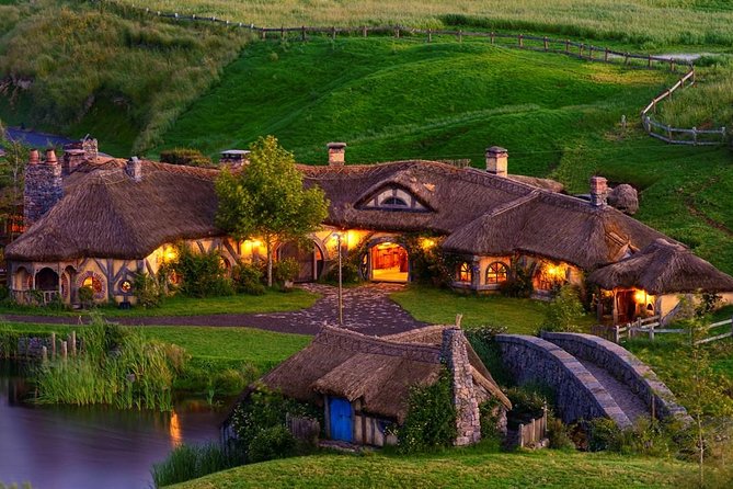 2 Day Waitomo Caves, Hobbiton Movie Set and Rotorua Tour From Auckland - Overview of the Tour