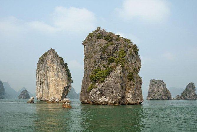 2 Days Halong Bay With Budget Cruise - Including Transfer From Hanoi - Dining Options