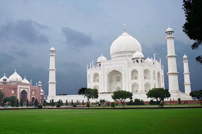 2-Days Private Taj Mahal Sunrise Tour From Mumbai by Round Trip Flights - Meeting and Pickup