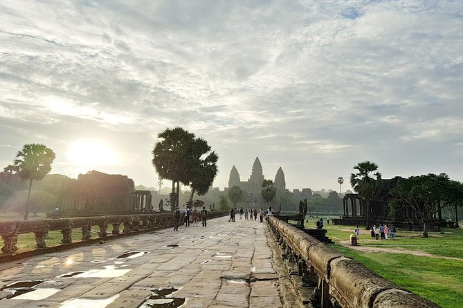 2-Days Private Tour in Angkor Sunrise, Banteay Srei and Beng Mealea Temple - Meeting and Pickup