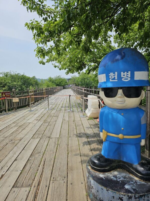 2 Days Top Attractions of Korea Tours (DMZ+Seoul City Tour) - Day 1: Imjingak Park and the border story