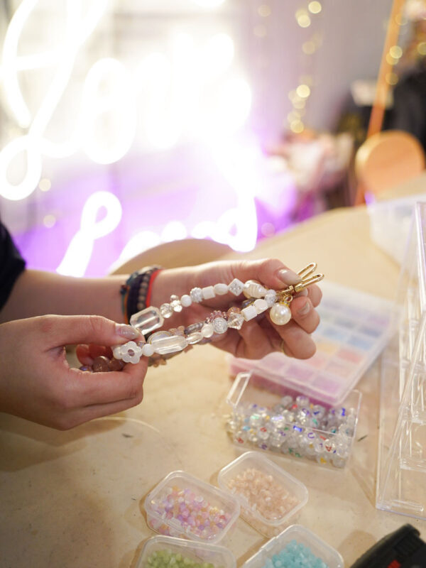 2-Hour All-You-Can-Make Phone Strap Workshop - The instructor and the feel of the class
