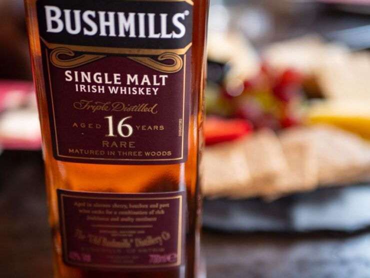 2-Hour Deluxe Whiskey & Food Tasting - Experience Highlights