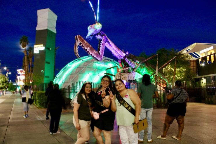 2-Hour Fremont Walking Tour With Photos and Champagne - Tour Price and Inclusions