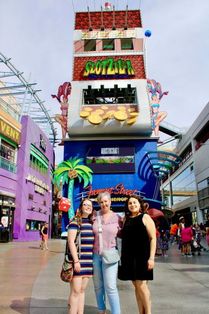 2-Hour Fremont Walking Tour With Photos and Champagne - Accessibility and Group Size