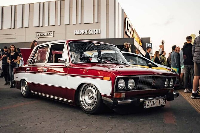2-Hour London Private Guided Tour via Classic Low Rider Lada - Booking