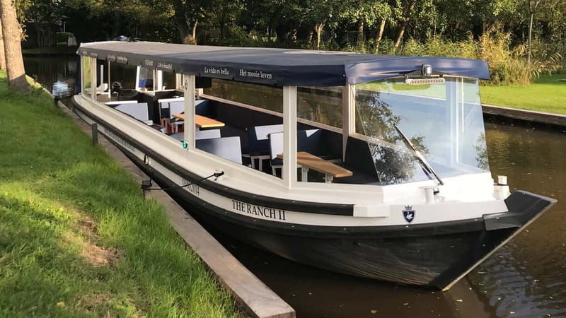 2 hour Luxury Private Closed Boat Tour with Local Guide - Exploring the 2-Hour Private Boat Tour: What Travelers Can Expect  