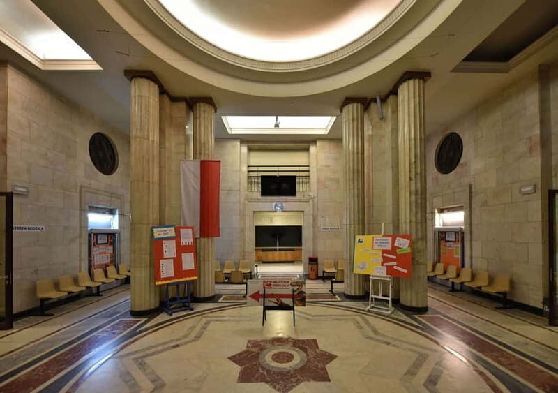 2 hour: Palace of Culture & Science Guided Tour in English - Views and Photo Opportunities