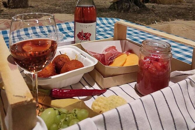 2-Hour Picnic at the Chiar Di Luna in Santa Maria Imbaro - Meeting Point and Time