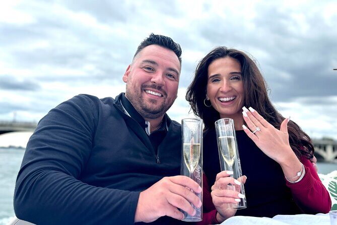 2 Hour Private Guided Luxury Electric Cruise on Detroit River - An Authentic Look at the 2 Hour Private Guided Luxury Electric Cruise on Detroit River