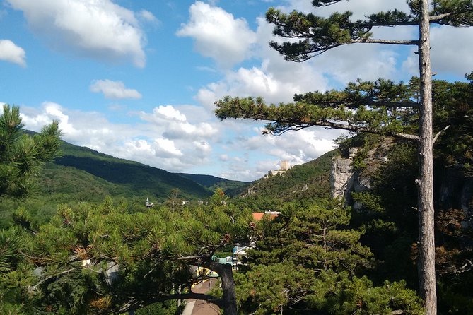 2-Hour Private Hiking Tour Helenental Castles Hike From Vienna - Hike Description