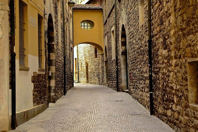 2-Hour Private Walking Tour - Guide and Itinerary