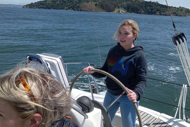 2-Hour San Francisco Sailing - Safety and Equipment