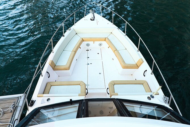 2-Hour Shared Dubai Marina Yacht Tour With Breakfast and Drinks - Yacht Tour Experience