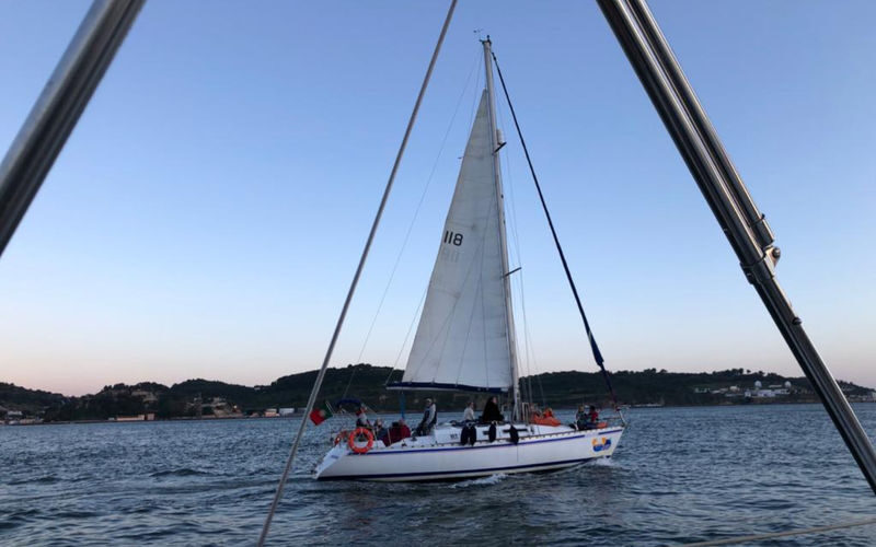 2-Hour Small Group Cultural Sailboat Experience in Lisbon - At a glance