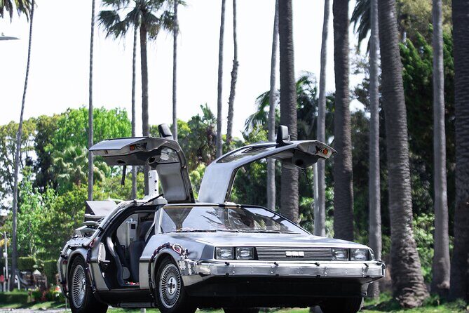 2 Hour Time Machine Experience - A Closer Look at the 2-Hour DeLorean Time Machine Tour