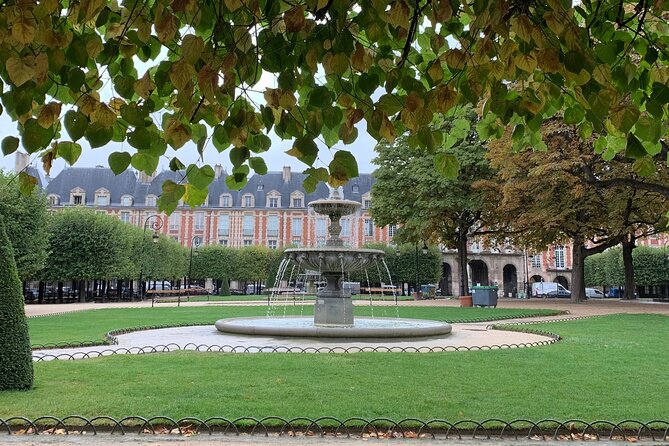 2 Hour Walking Tour Paris Love Stories - Romantic Landmarks and Hidden Gems