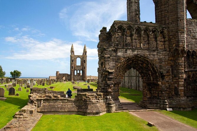 2 Hour Walking Tour With Luxury Cocktail in St. Andrews - Good To Know